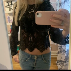 Zara topp💘 - jätte snygg zara topp i storlek xs som e slut på hemsidan och i butik💘💘aldrig använt