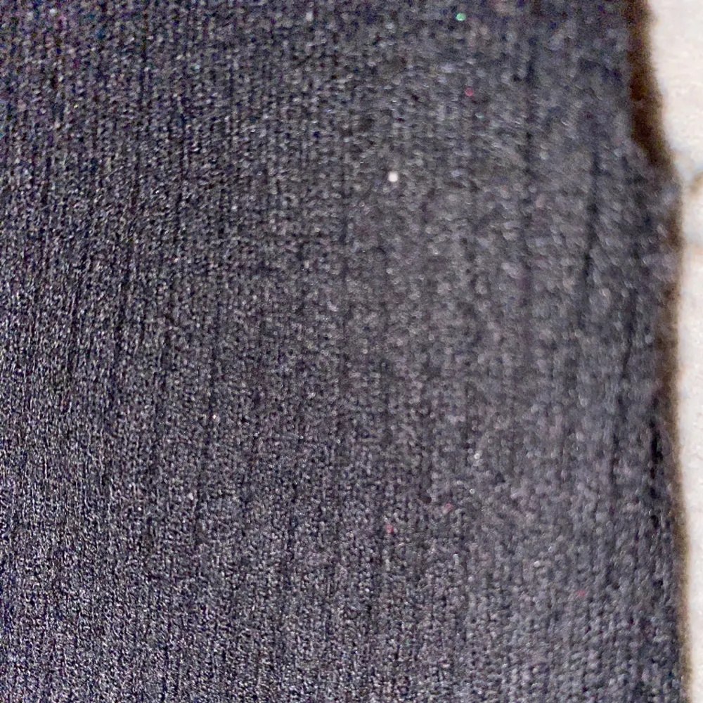 säljer denna offshoulder tröjan pga minskad användning, använd ett par fåtaliga gånger🥰. Tröjor & Koftor.