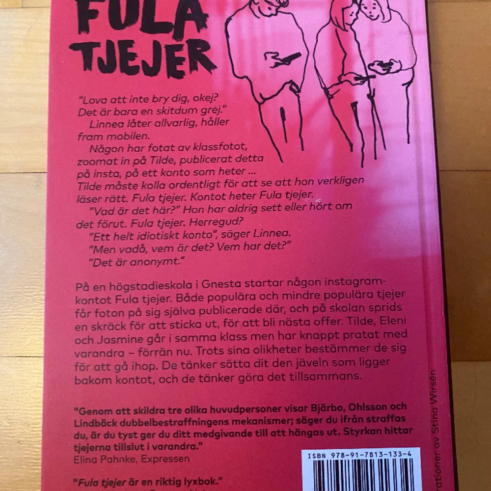 Två av tre böcker av Fula tjejer-triologin. Bra skick.. Övrigt.