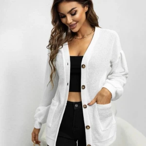 Vit enkel kofta  - Säljer denna fina kofta då jag har en liknande och aldrig använt denna, men den är verkligen så fin och passar till allt!