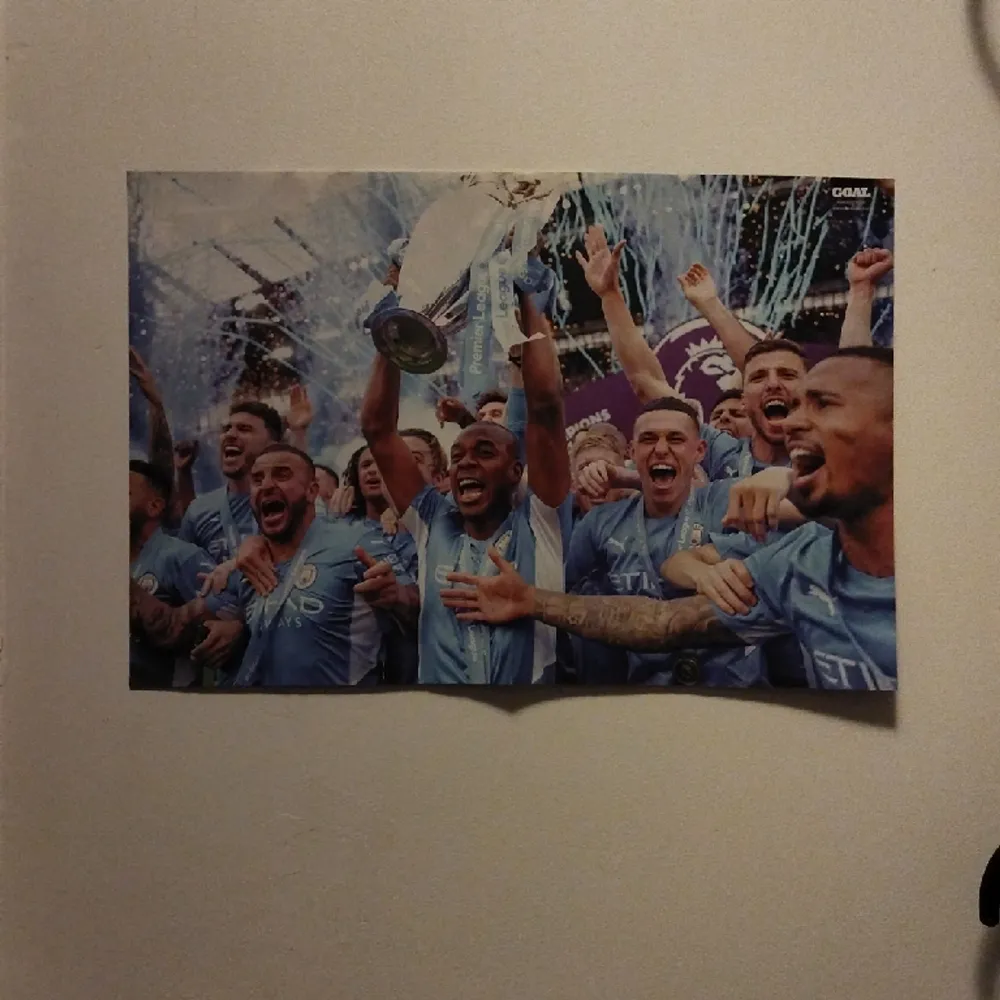 Säljer en affisch på när City vinner Premier League . Övrigt.
