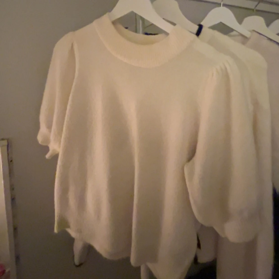 Stickad tröja med kort ärm