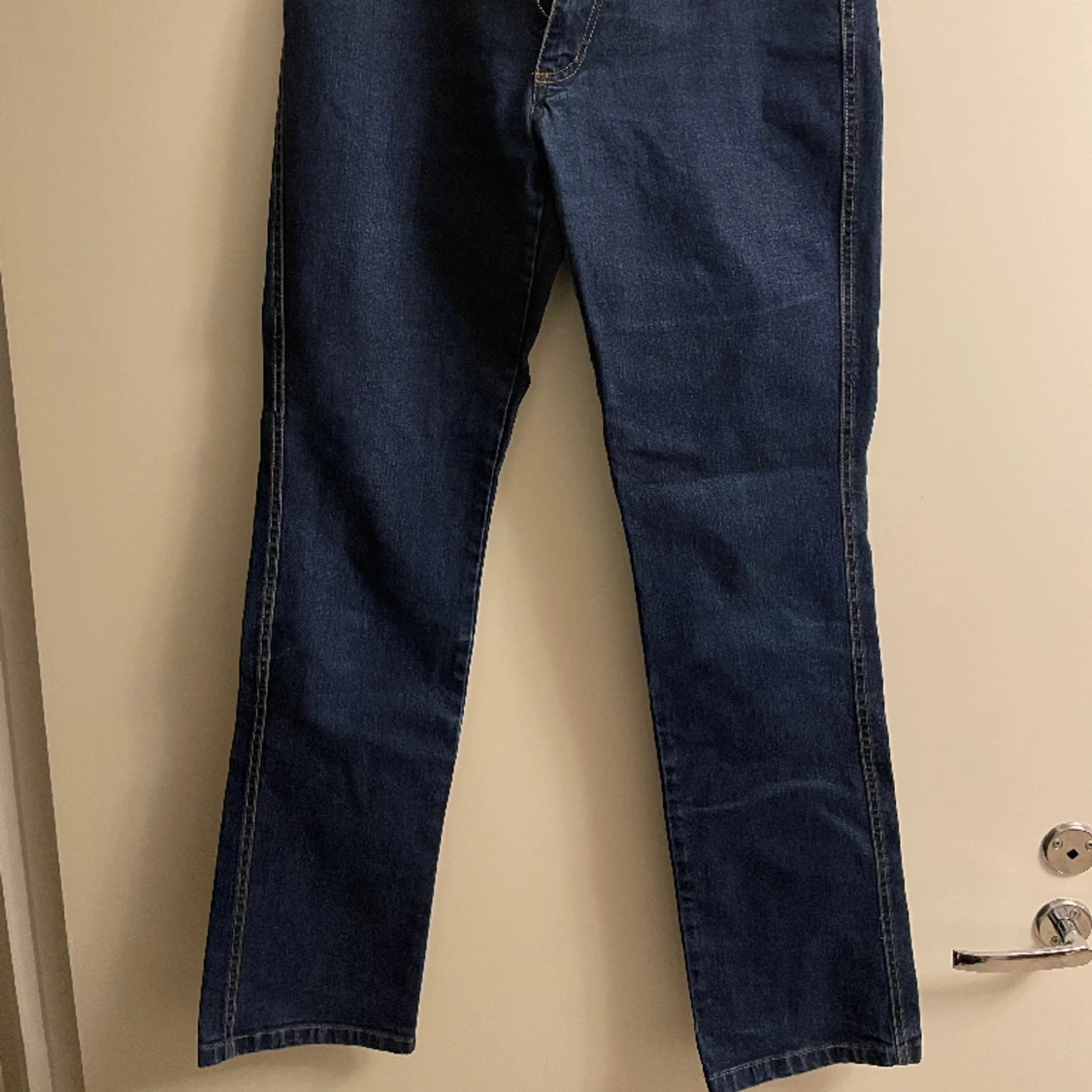 Mörkblåa jeans - 91