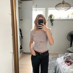 Randig tshirt från forever 21 - Randig tröja köpt i England på forever 21. Knappt använd och i bra skick