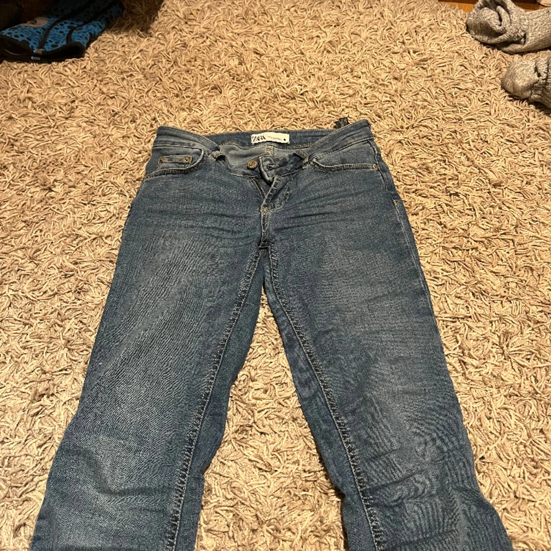 Slutsålda zara byxor  - 90