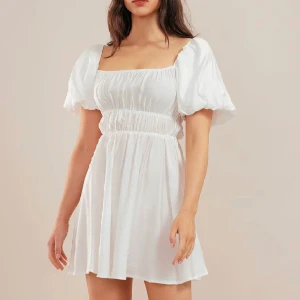 Studentklänning  - Säljer min utspringsklänning perfekt till studenten!