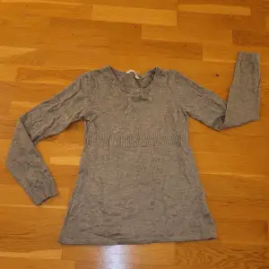 Superfin tröja från H&M i storlek 146/152. Kan fraktas men köparen står för frakten 💕