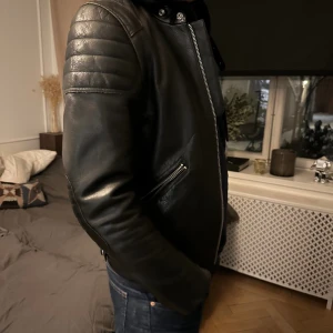 Acne Oliver  - Acne modell Oliver.