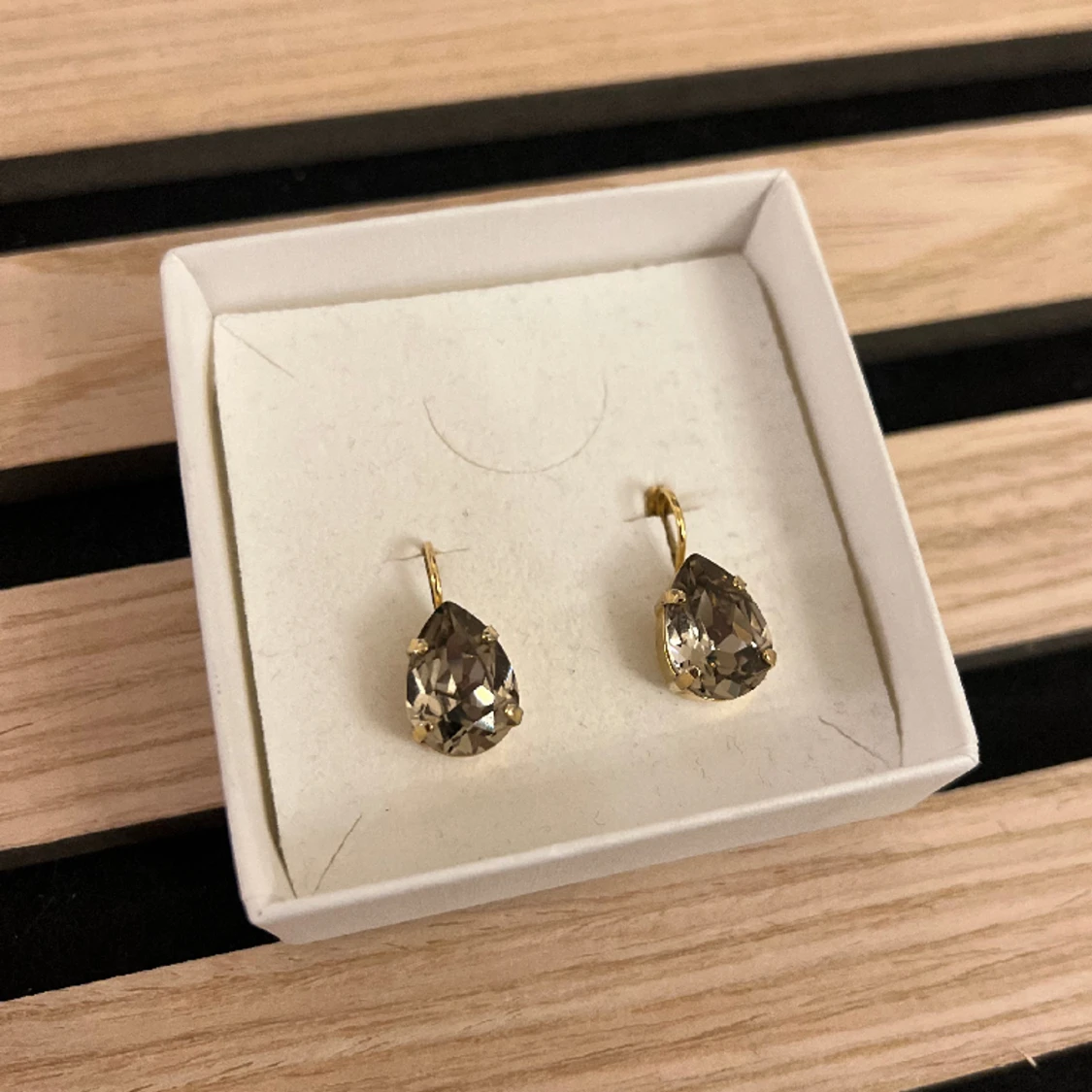 Caroline Svedbom mini drop clasp.