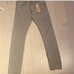 Levis jeans - Gråa Levis jeans