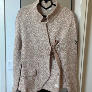 Odd Molly kofta strl 3 - Bomullskofta i omlottmodell