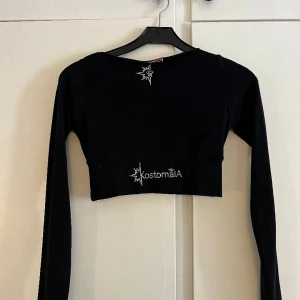 Karisma tröja! - Karisma tröja i storlek XL child! Den är använd 4 gånger. Den är väll bevarad!   Mitt pris- 650kr Nypris- 1500kr
