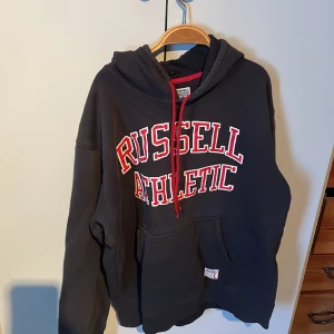 Hoodie - Använd, står xl men känns som en M/L