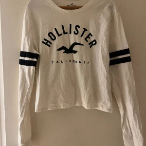 Hollister tröja  - Tröja från Hollister i fint skick. Inga defekter! Storlek XS💕