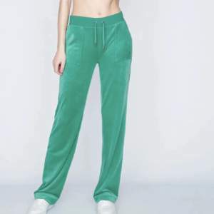 Gröna Juciy Couture byxor❤️  Inga defekter och nästan aldrig använda Köpte för nypris ❤️