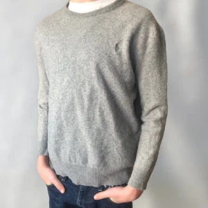 Ralph lauren tröja - Riktigt snygg Ralph lauren tröja i merino ull💫 passar runt 160✅  Modellen på bilden är 174  Skriv vid frågor eller funderingar👏