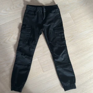Missouri Ankl Cargo Pant - Cargo byxa från Only. Endast testade.  Nypris: 579kr