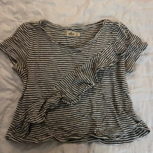 Vintage Hollister topp tröja - En söt randig vintage topp/ tröja från Hollister