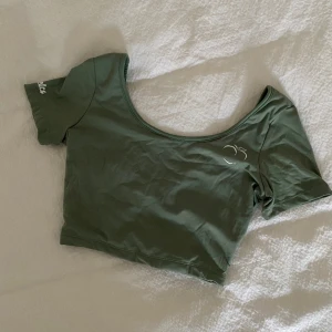 Peach topp - Snygg topp med öppen rygg