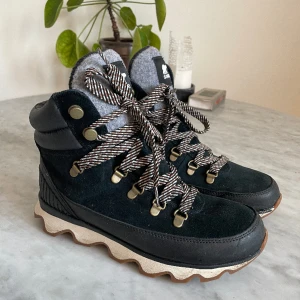 Sorel Kinetic kängor - Som nya använda endast två gånger pga lite små.