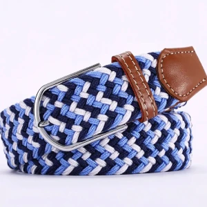 Flätat bälte - Har har vi ett oöppnat bälten som har färgen blå och vitt. 