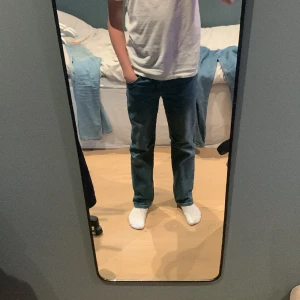 Levis jeans - Tjena säljer ett par snygga Levis jeans som är straight/ model 551z Ny pris: 1350kr Mitt pris:550kr