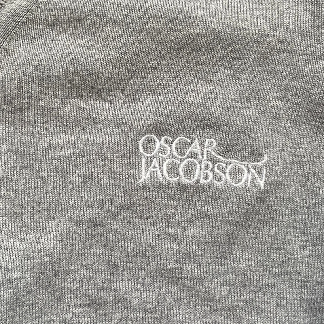 OSCAR JACOBSON LOGO TRÖJA GRÅ 