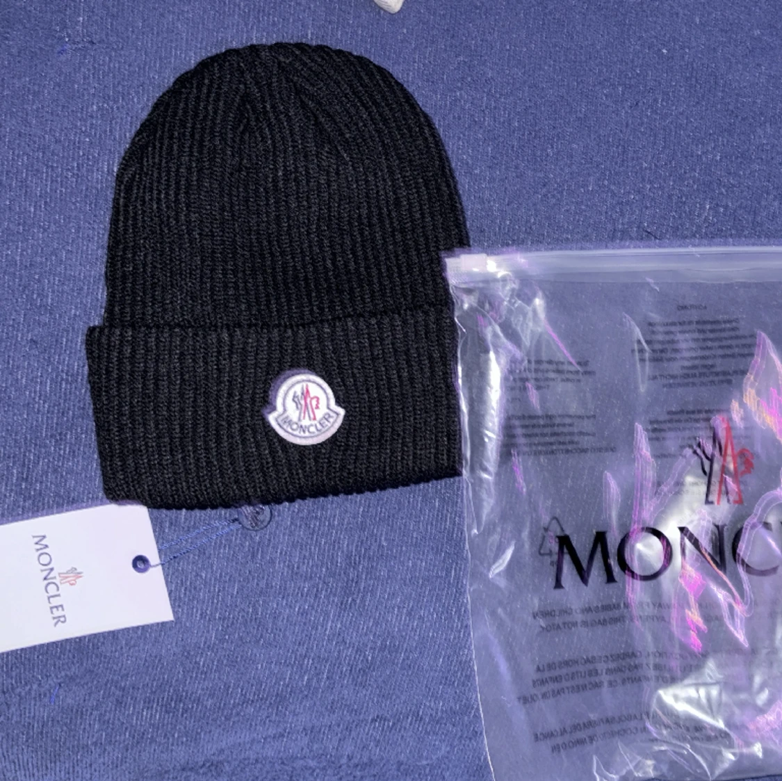 Moncler mössa
