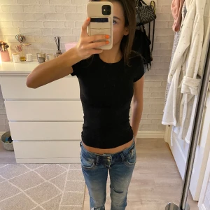 Ltb jeans - Ltb jeans i storlek 24/30 Har klippt en slit nertill 