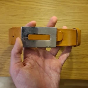 Hugo boss skärp  - Säljer nu mitt hugo Boss skärp då de inte kommer till användning, bra skick 