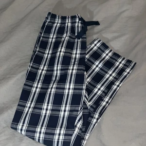 Flanellbyxor - Så mysiga men tyvärr för små för mig. Aldrig använda och helt nya från Ellos! 