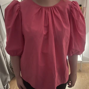 Rosa blus - Rosa jättefin blus  I skjort material