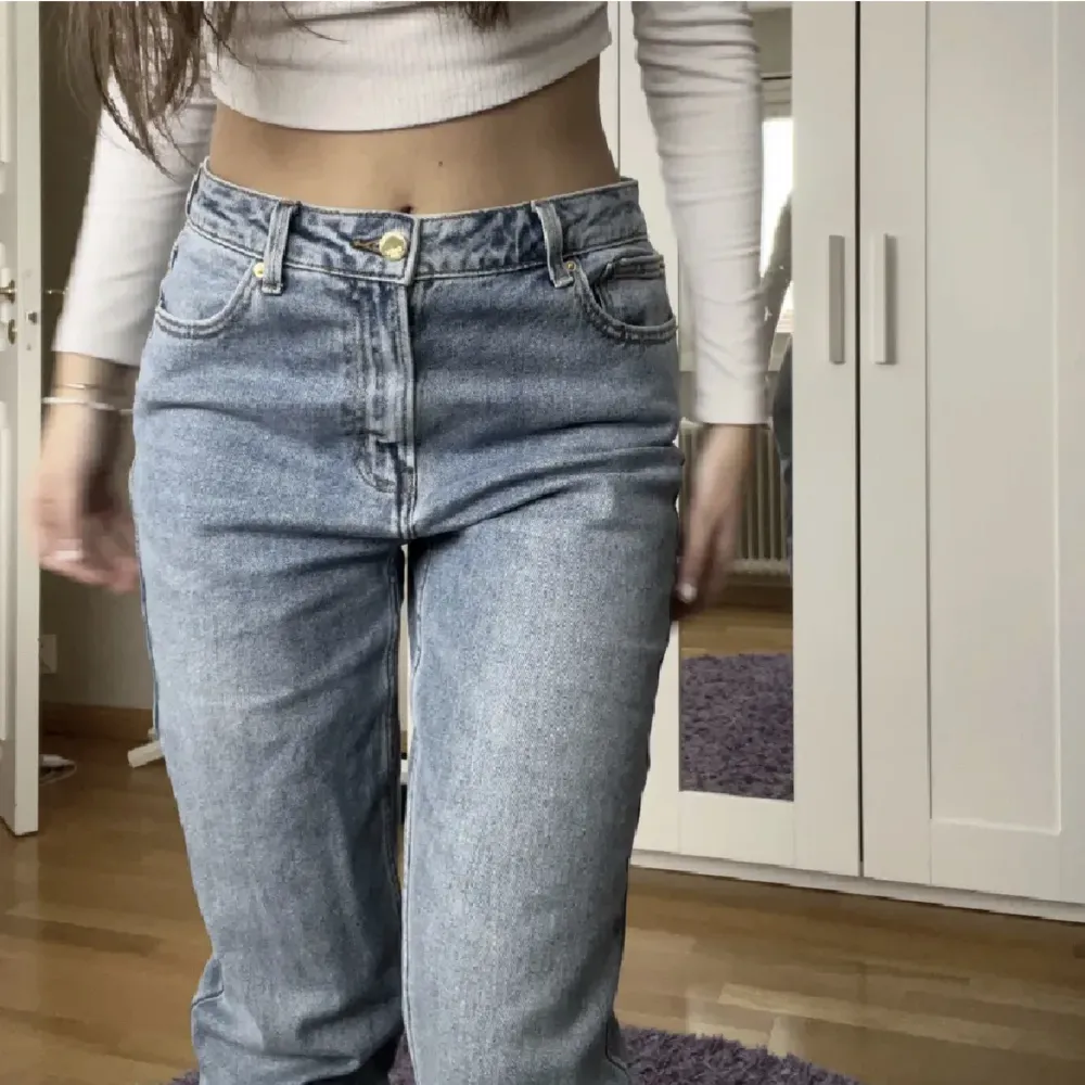 Only jeans från veromoda! Använt bara 1 gång och därför i nyskick💗jag är ca 166. Kontakta för mer info!. Jeans & Byxor.