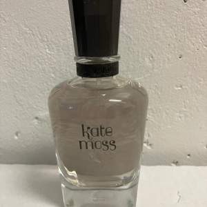 Kate Moss edt 100 ml, endast provad några få gånger. Ingen kartong kvar. 
