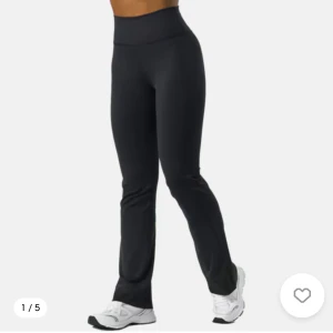 Iciw nimble tights - Icaniwill nimble tights flare, storlek S, bra skick endast använda fåtal gånger, köpta för 799kr