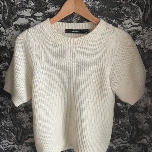 Veromoda tröja - Säljer min jättefina veromoda tröja då den inte kommer till användning längre! Endast använd fåtal gånger och är i bra skick 🩷 Kontakta för fler frågor/bilder!