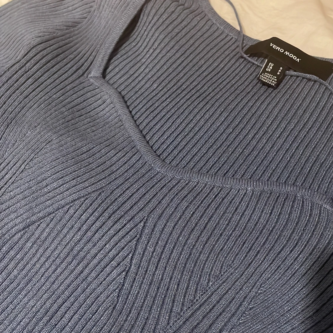 Köpte denna stickade topp för ett halvår sen på veramoda, använd ett fåtal gånger. - 90