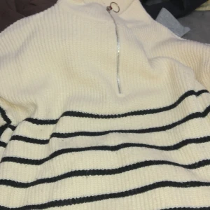 Skön tröja - En jätte skön tröja från shein i storlek S. Köpt för 200, pris kan diskuteras💗