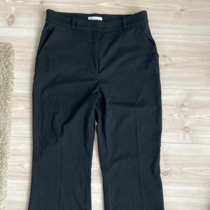Svarta kostymbyxor  - Jätte snygga, har tyvärr blivit för stora för mig! 