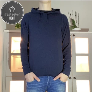 Stickad hoodie  - Tja, säljer nu denna stickade hoodien i stl s. Hör av dig vid frågor eller funderingar!