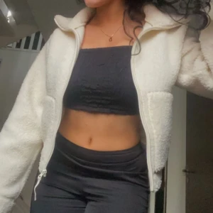 Kappa - Säljer denna fina kappa/jacka från H&M köpt för några år sedan. Inte använt så mycket. Super fin och passar till de mesta.