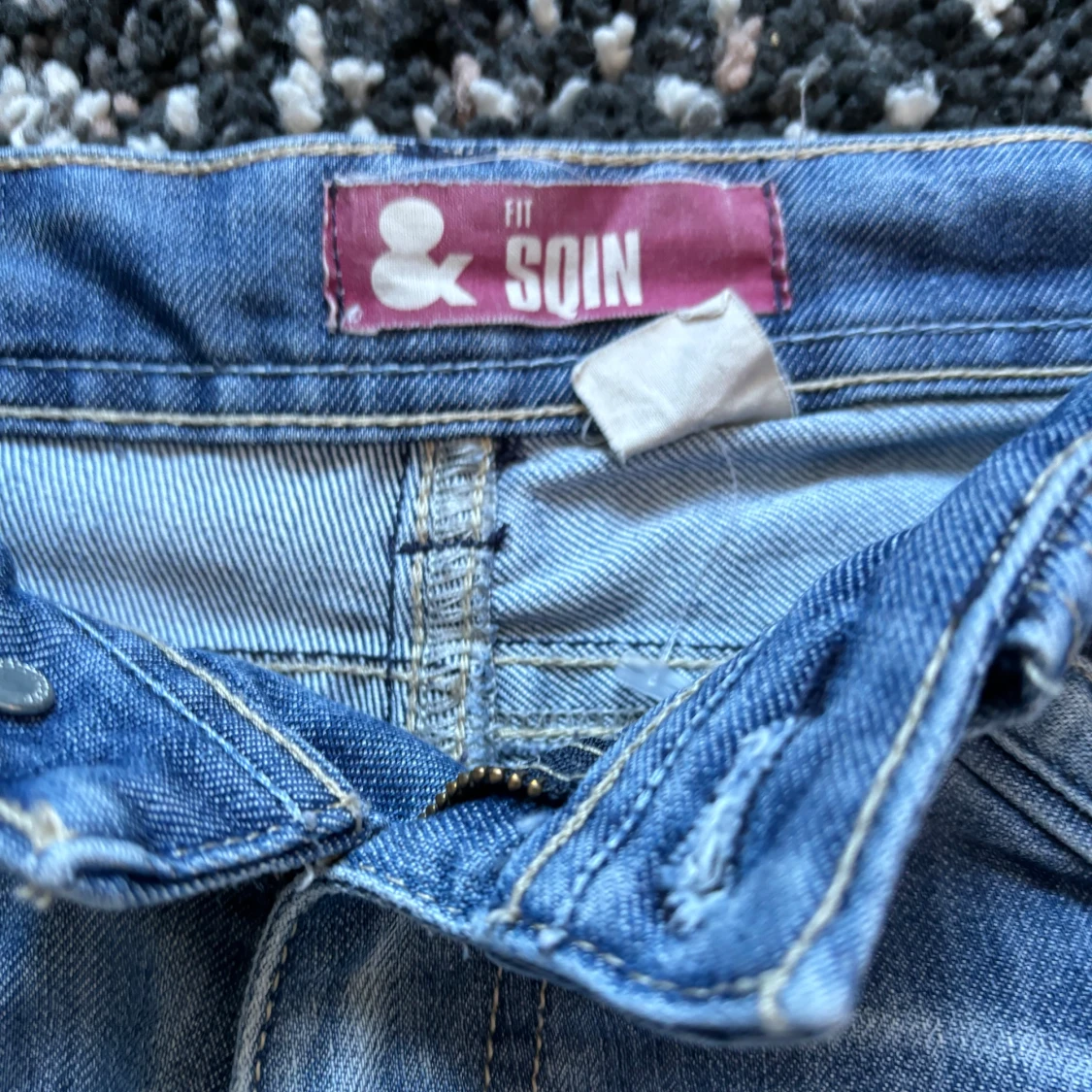 Låg midjade byxor med coola fickor  - 91