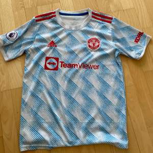 Manchester utd tröja 21/22.  Storlek s /170 