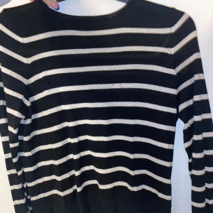 Tröja  - Fin randig tröja från veromoda, bra skick, få användningar 