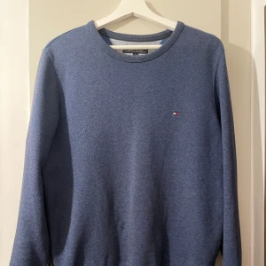 Tommy Hilfiger s - Väl använd tröja. Känns som S/M