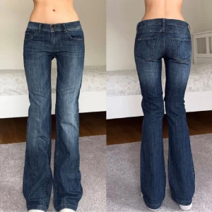Benetton Jeans - Midja: 85 Innerband:80 💋 mina mått: 171cm, storlek S/36 🍃 Benetton Jeans low waist bootcut 🥀 I bra skick 🔥 Pris kan diskuteras 🍾 Original pris ≈ 750kr