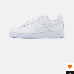 Air force 1 - Nike air force 1 storlek 37,5. Helt splitter nya, inte använda någon gång pga fel storlek. Legat i kartongen sen jag fick hem dom.