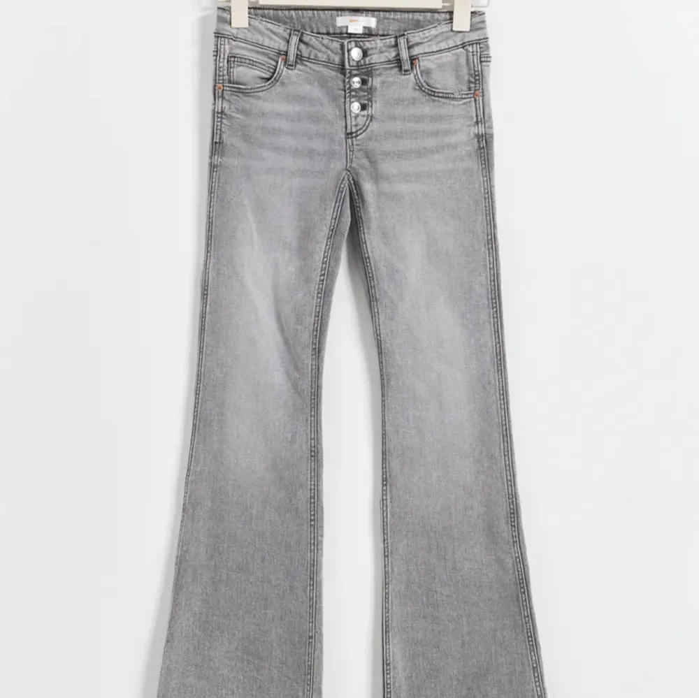 Säljer dessa Gina jeans som aldrig blivit använda så dom är helt nya❤️köpare står för frakten❤️. Jeans & Byxor.