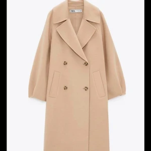 Ullkappa Zara - Säljer min fina ullkappa från Zara då den dessvärre inte kommit till användning Använd 2 ggr  Oversize modell   Köpt för 1399:- 