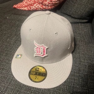 New Era Keps  - Säljer New Eta keps, ganska svårt att få tag på. Storlek 56,8 cm, bra skick. Pris kan diskuteras 